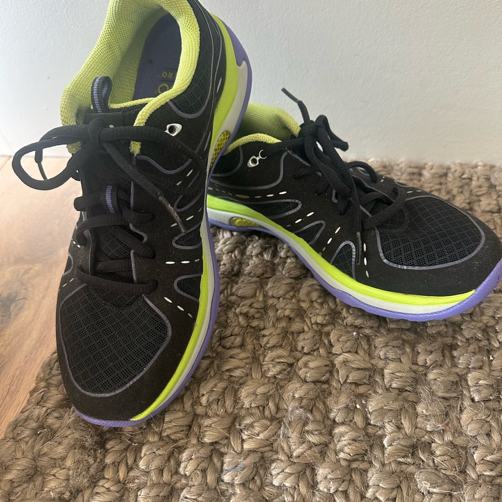 Women's Pristine Obeo Athletic Shoes